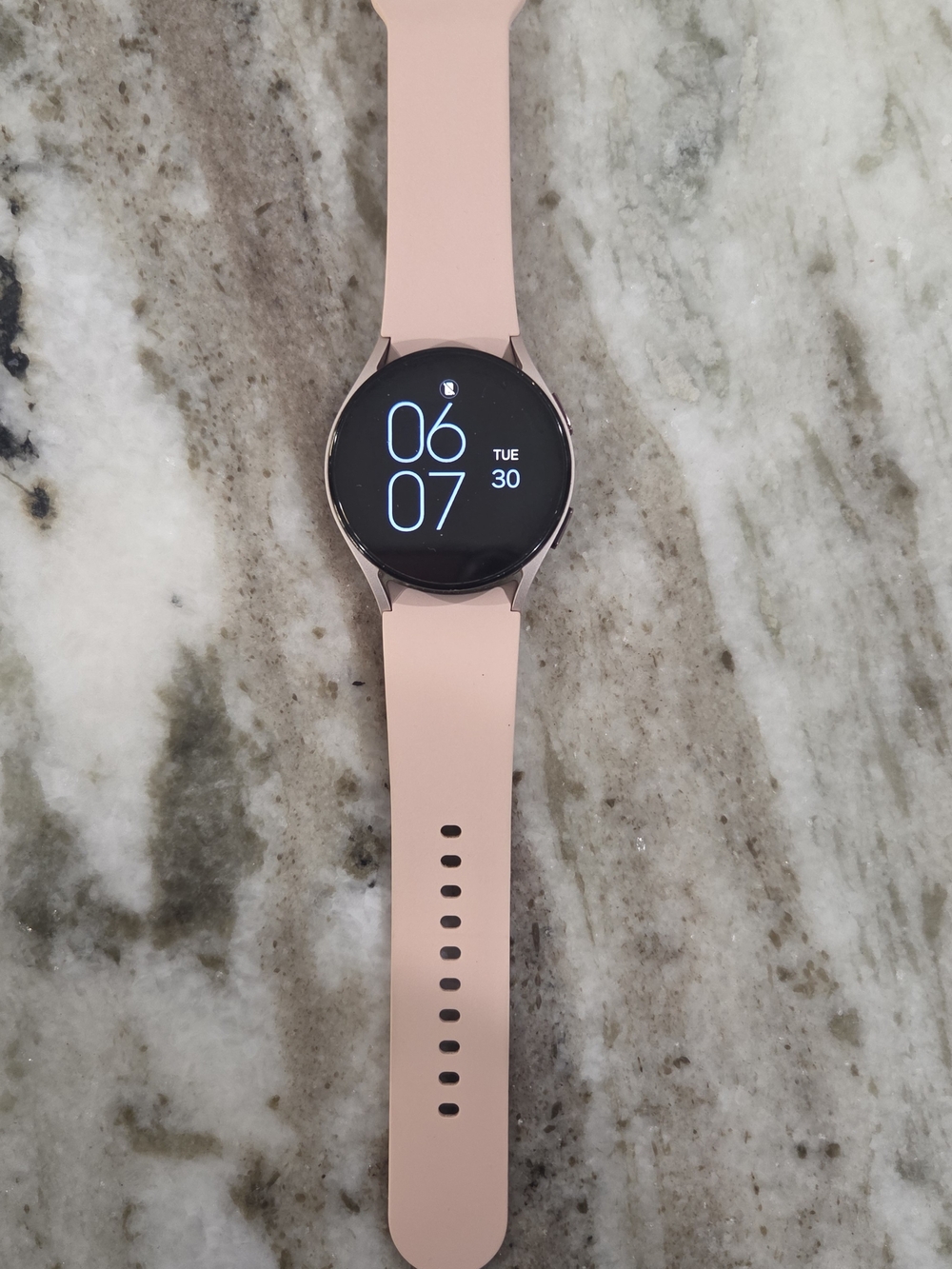 Pink Smartwatch with Silicone Band - Lightweight Wearable